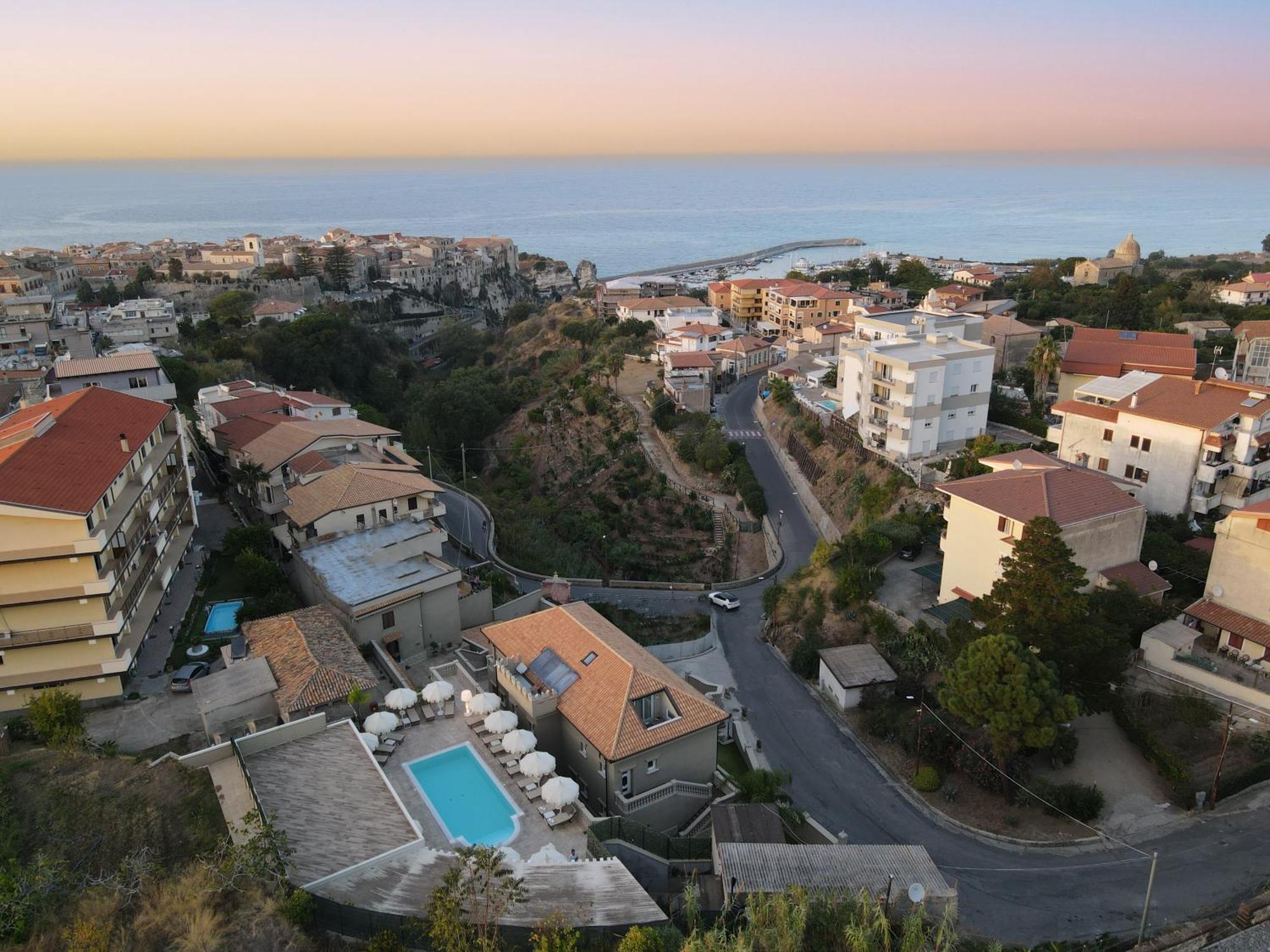 Sui Generis Tropea Luxury Rooms ภายนอก รูปภาพ