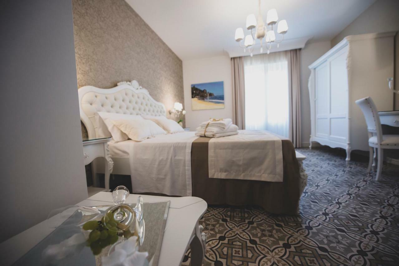 Sui Generis Tropea Luxury Rooms ภายนอก รูปภาพ