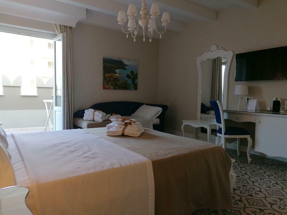 Sui Generis Tropea Luxury Rooms ภายนอก รูปภาพ