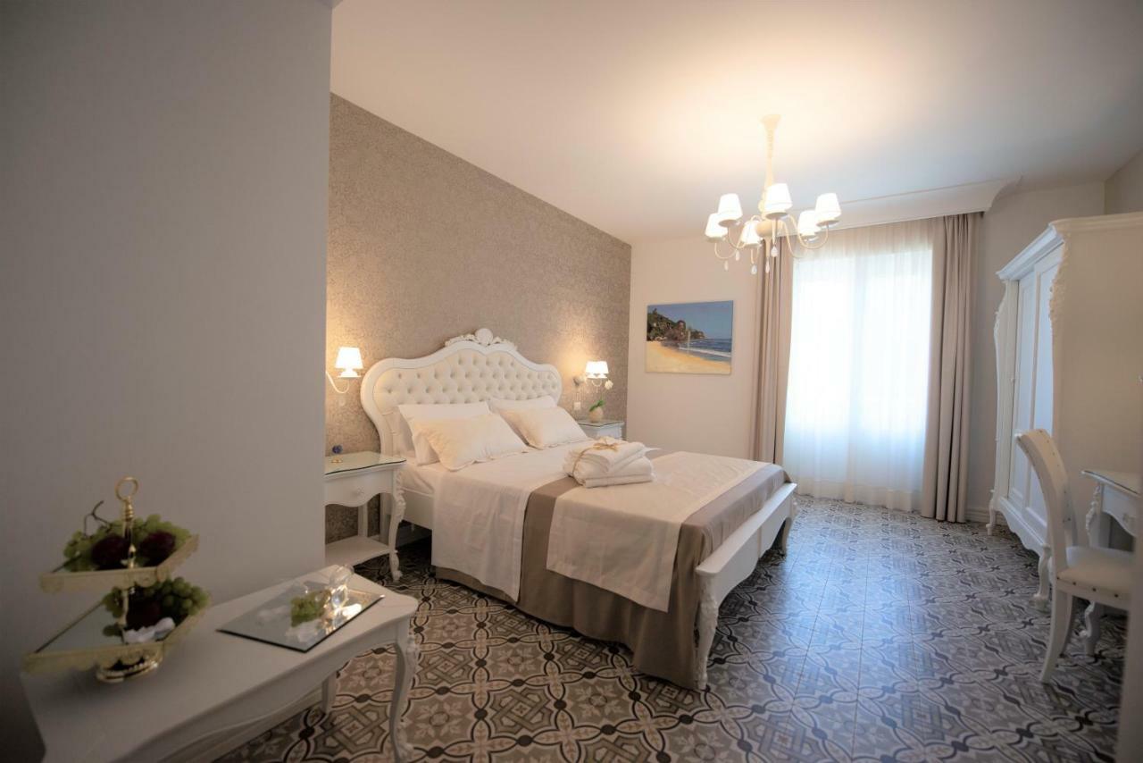 Sui Generis Tropea Luxury Rooms ภายนอก รูปภาพ