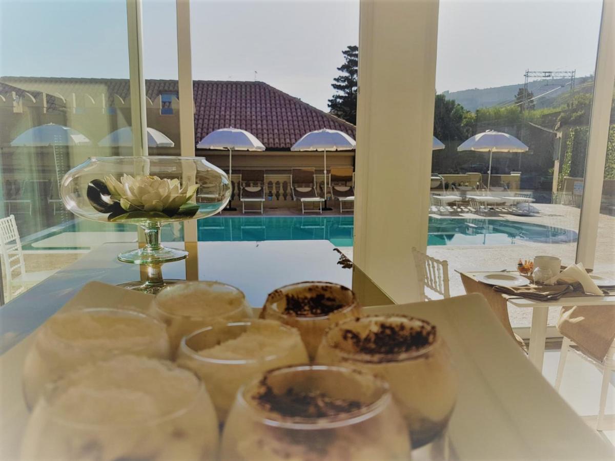 Sui Generis Tropea Luxury Rooms ภายนอก รูปภาพ